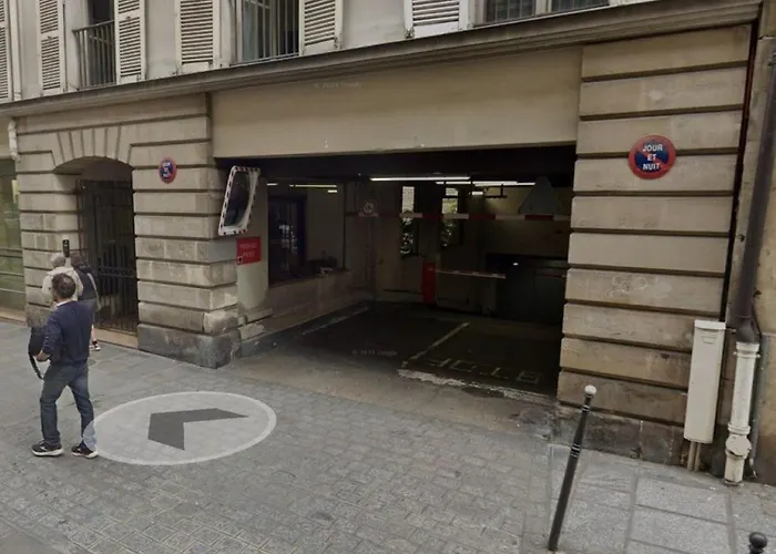 Modern Cozy Flat In The Marais Parking